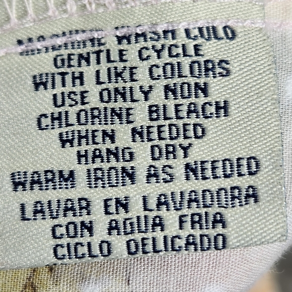 Caribbean Joe White & Multi Swiss Dot Floral V Neck Button Down Top Size 1X - Picture 8 of 8